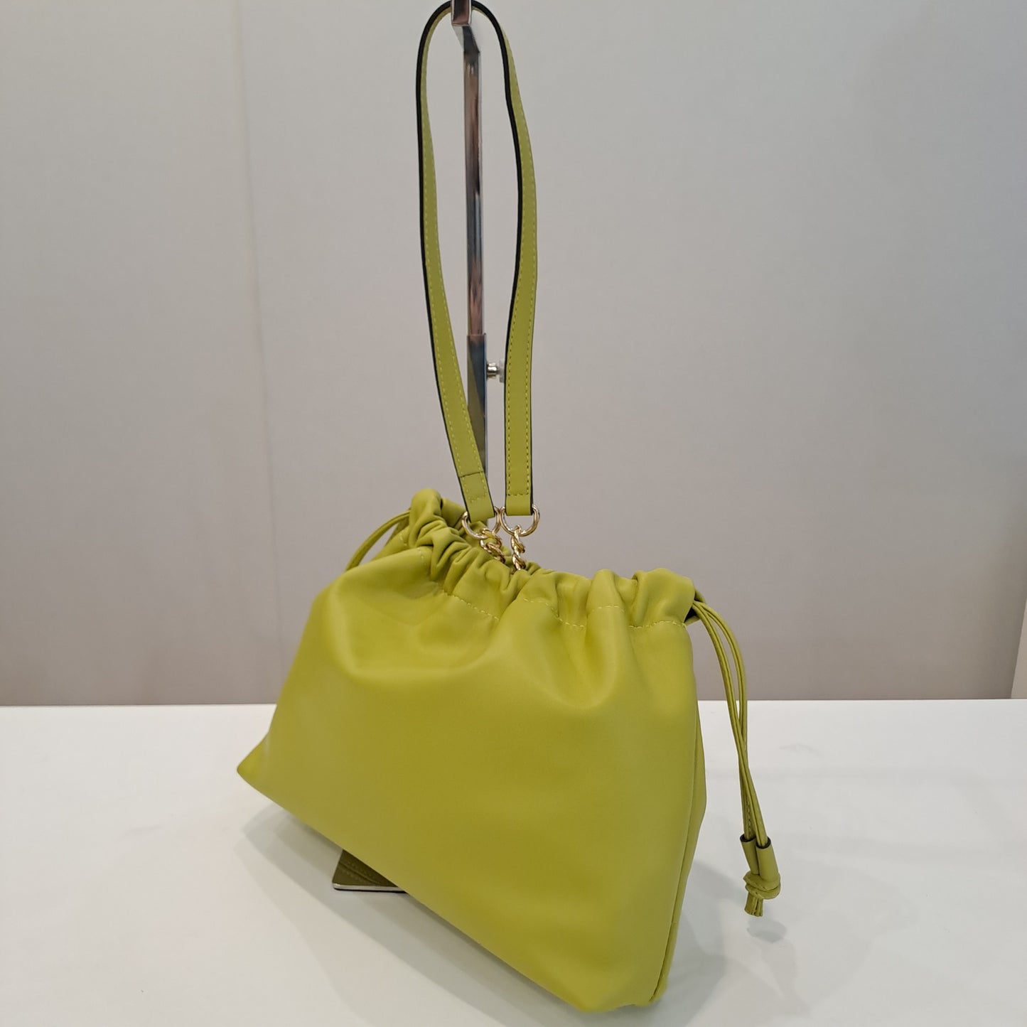 118012 Borsa Aconito verde acido a mano&spalla