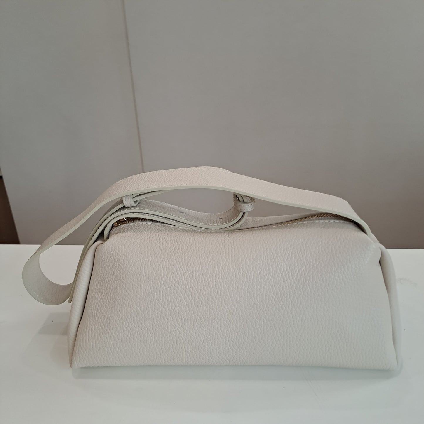 Saponetta beige a tracolla