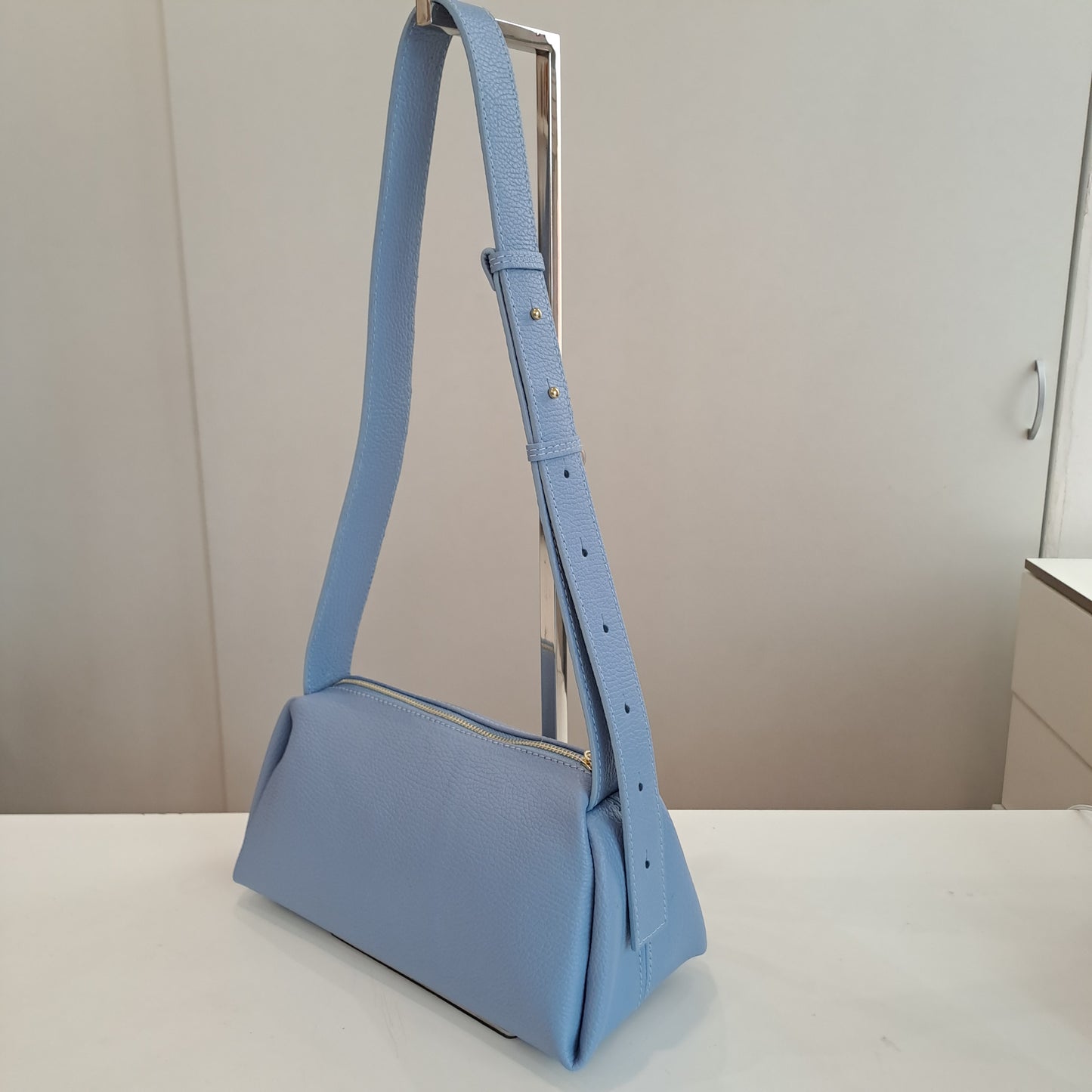 Saponetta azzurro creola a tracolla regolabile